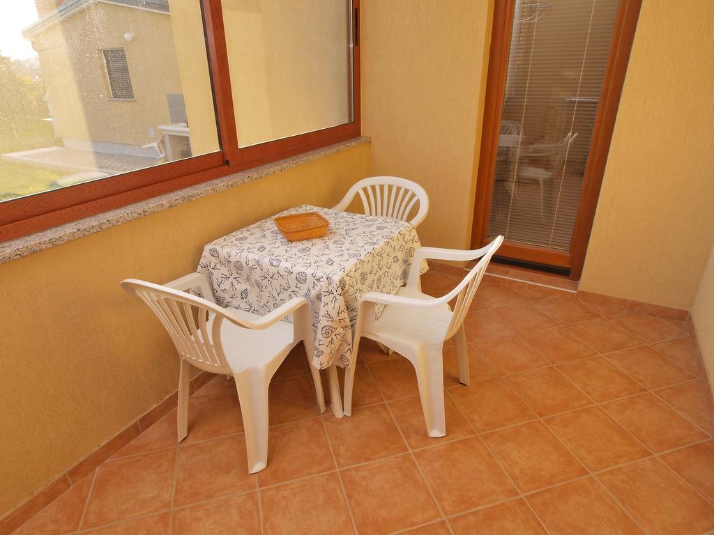 Apartments Fumica 954 Pula Bagian luar foto